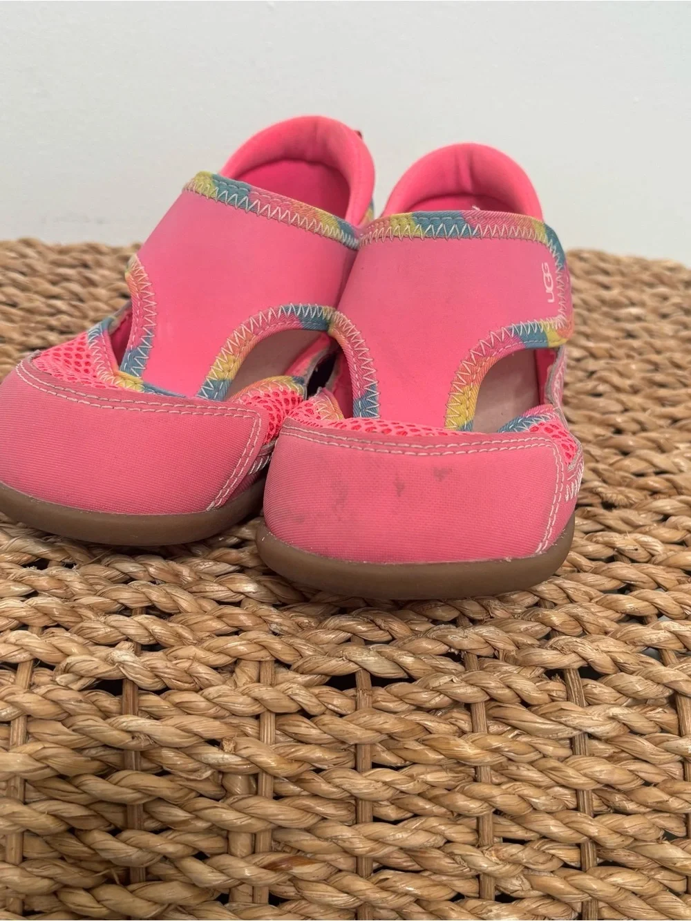 Ugg closed toe delta sandal machine washable girls 12